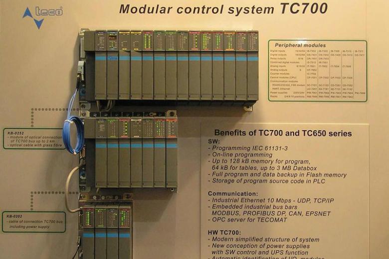 Tecomat TC700 PLC különböző összeállításokban